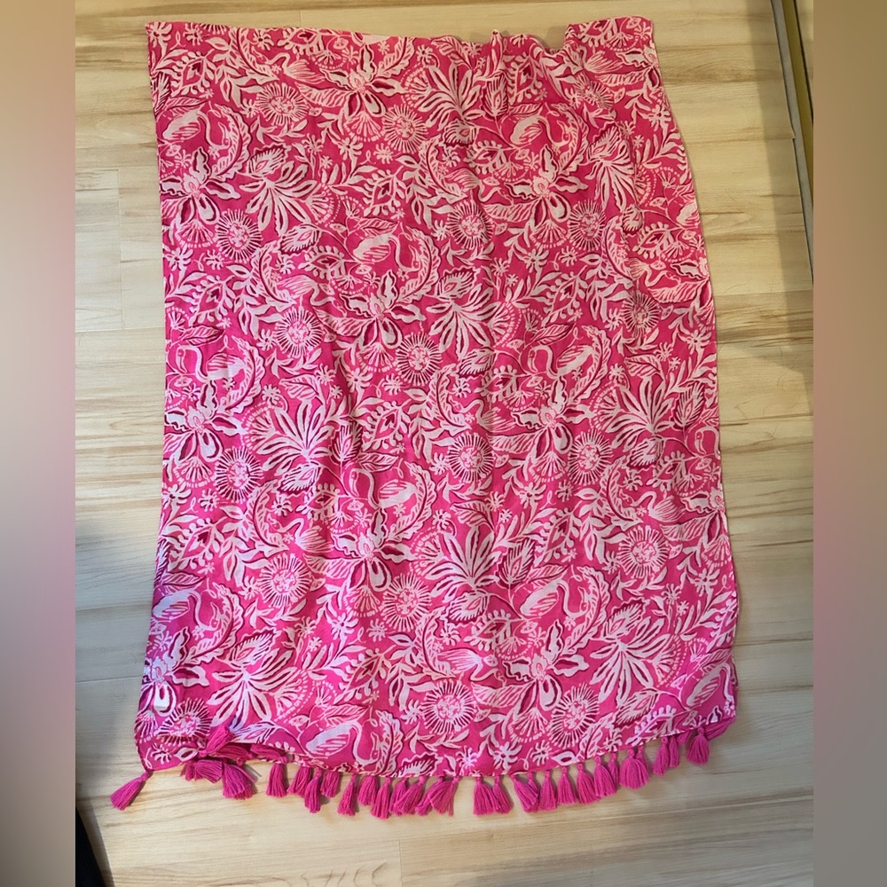 💕🩷 Lilly Pulitzer GWP pink scarf with tassels 💕🩷
